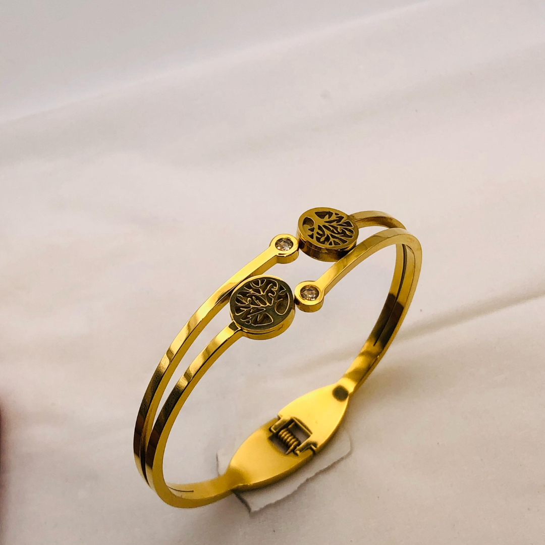 FANCY DESIGN GOLD PLATED RING FOR LADIES